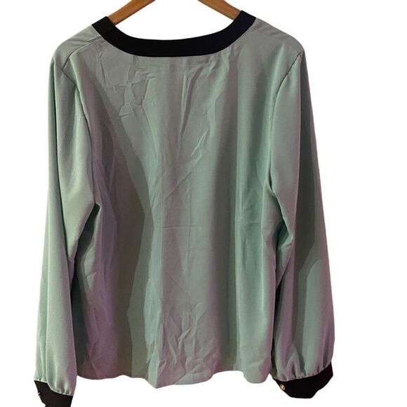 NWOT Blouse XXL green black button long sleeve V-Neck - Picture 4 of 5